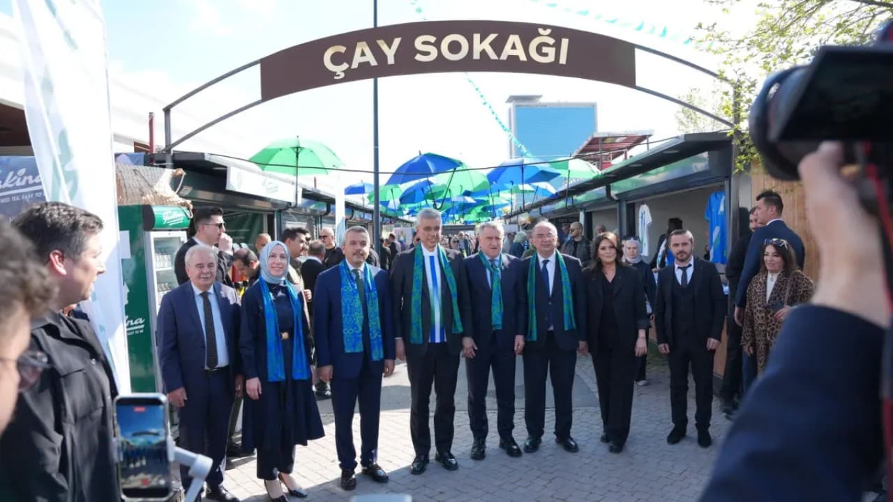 Rize Günleri’nde Çay Sokağı Ziyaretçilerin İlgi Odağı Oldu
