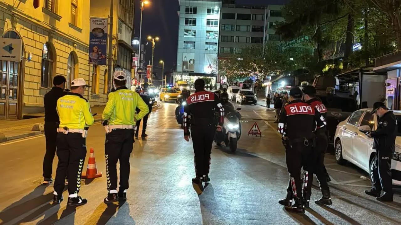 İstanbul'da Büyük Operasyon: 1149 Gözaltı, Uyuşturucu Ele Geçirildi