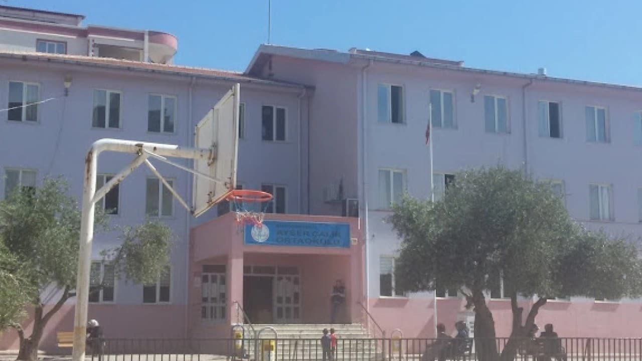 Kahramanmaraş Ayser Çalık Ortaokulu'nda Silahlı Saldırı: MEB Harekete Geçti