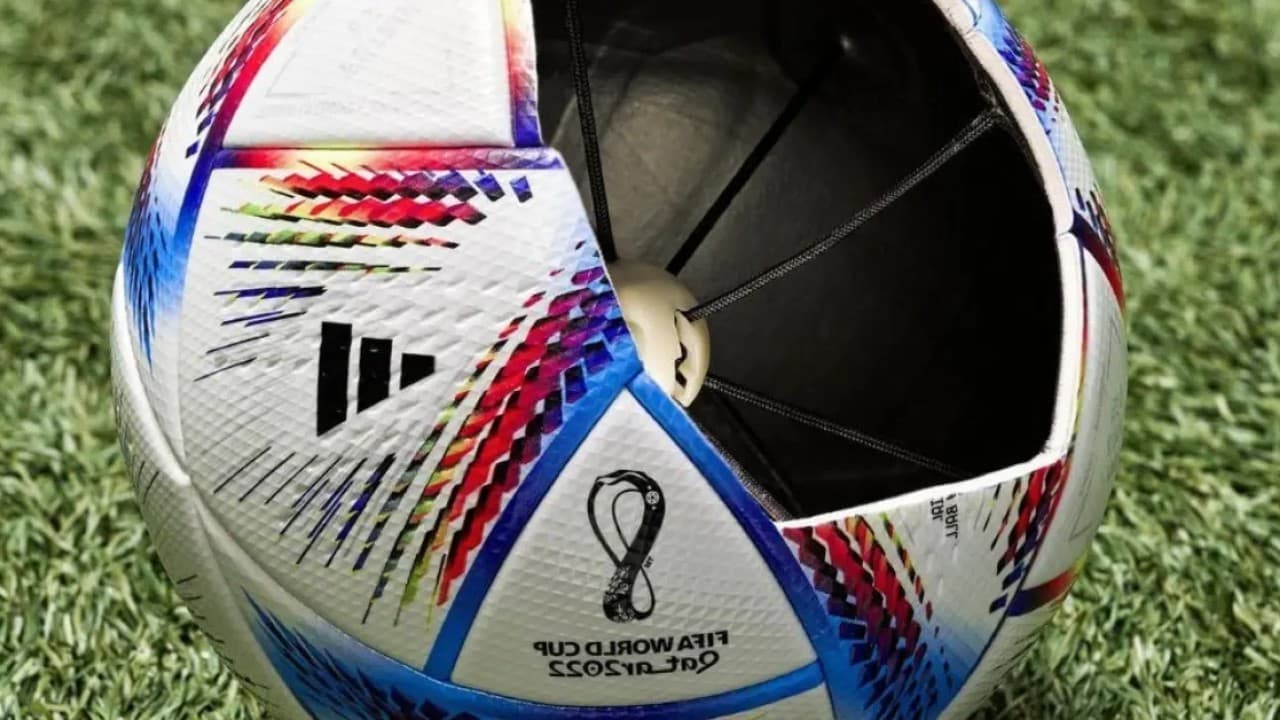 Türkiye'de Futbol Liglerinde Çipli Top Teknolojisi Uygulanıyor