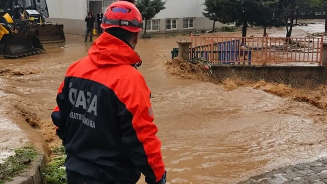 Türkiye'nin 51 Ilinde Olumsuz Hava Koşulları: Hızlı Müdahale ve Hasar Tespiti