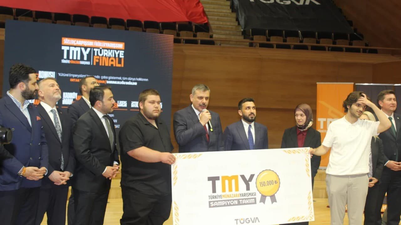 Türkiye Münazara Yarışması'nda Gençler Bilgi ve Becerilerini Sergiledi