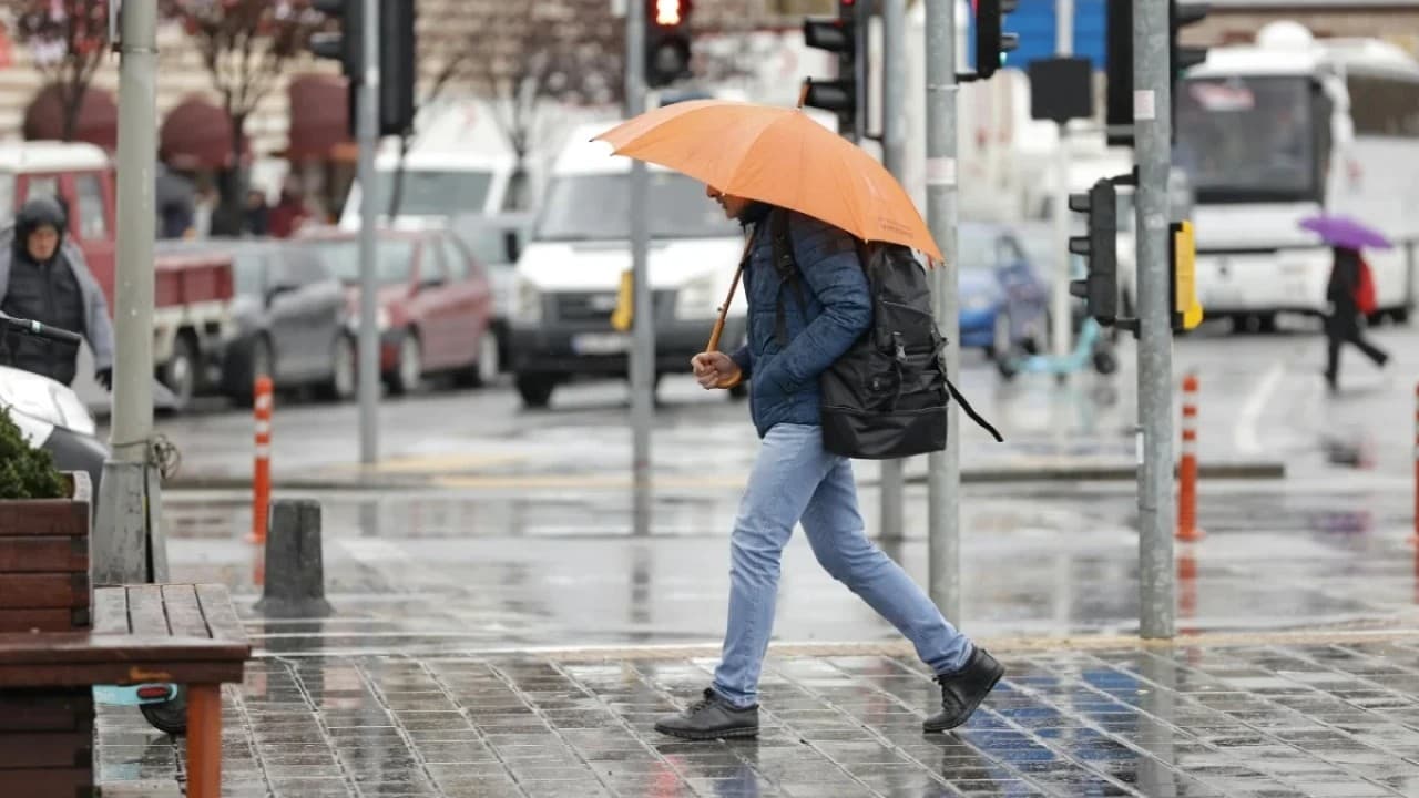 Meteoroloji'den Kuvvetli Yağış Uyarısı: Sel ve Heyelan Tehdit Ediyor