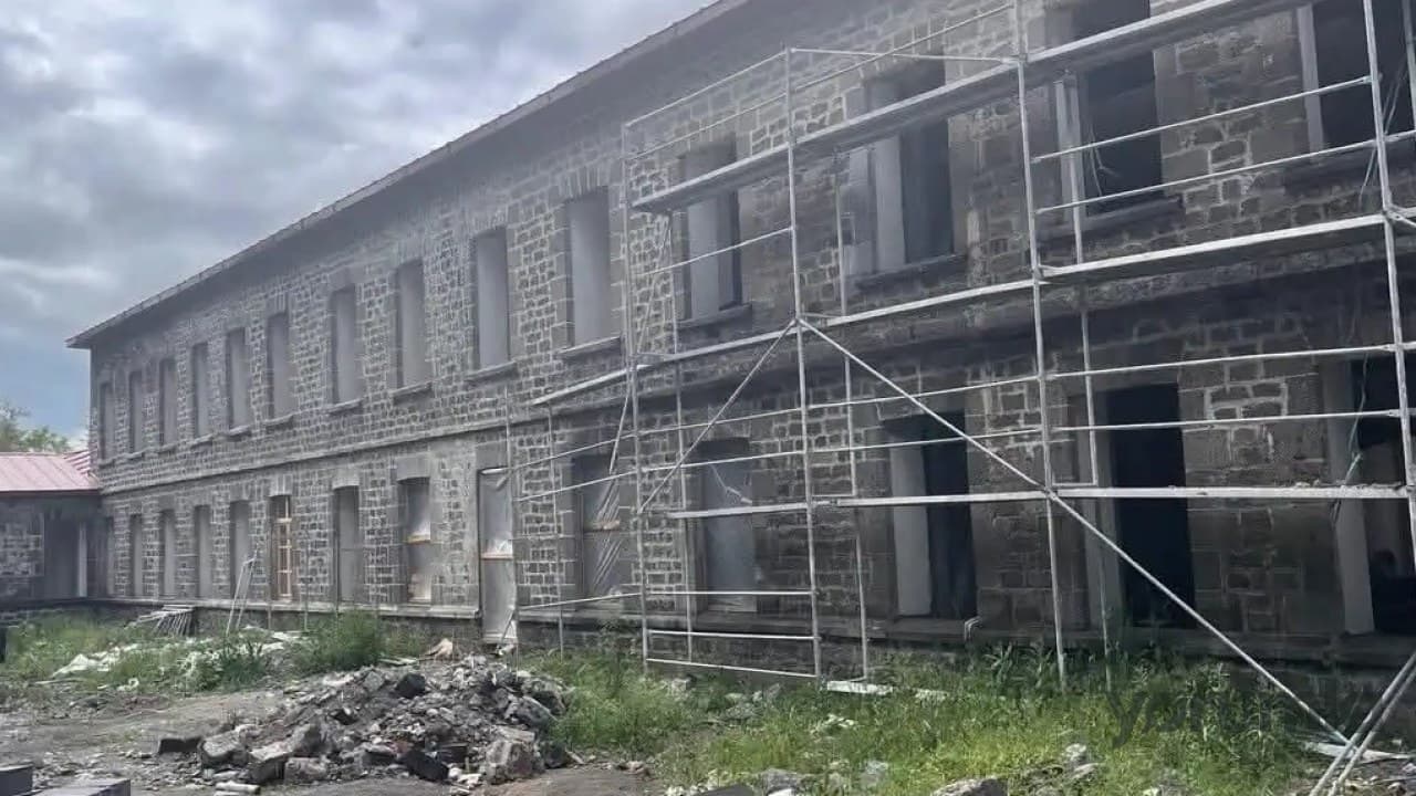 Kars'taki Tarihi Susuz Hükümet Konağı'nın Restorasyon Çalışmaları Devam Ediyor