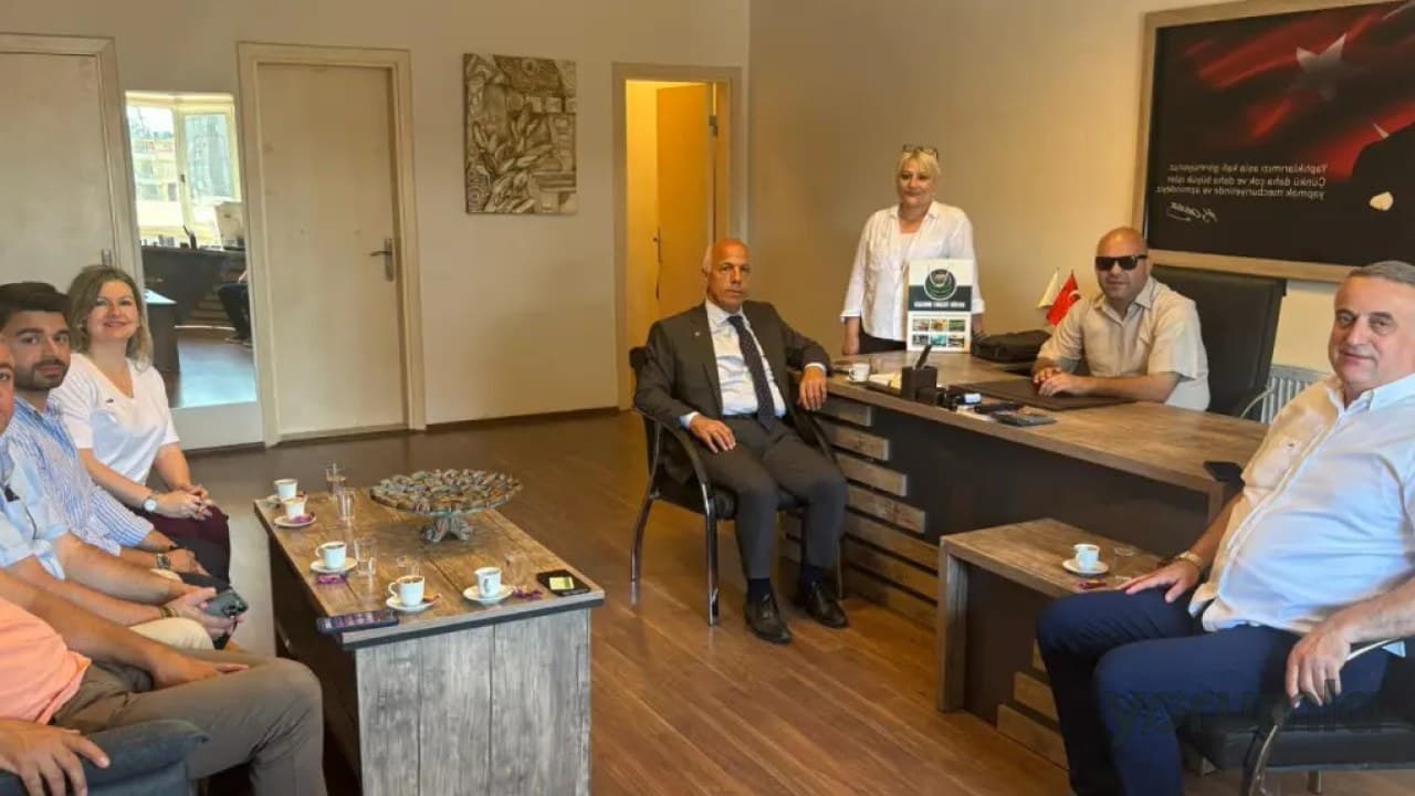 Artvin Ticaret Borsası'ndan Görme Engelli Üye Cem Sönmez'e Destek Ziyareti