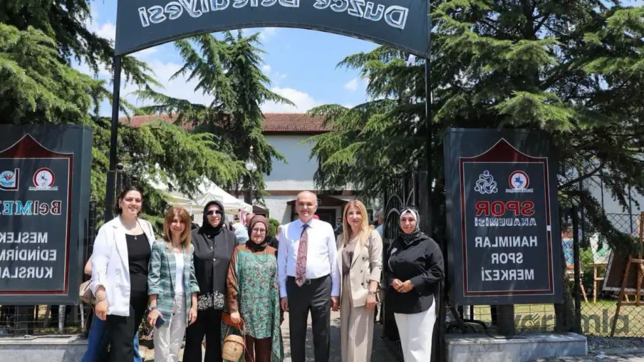Düzce BELMEK Yıl Sonu Sergisi kursiyerlerin el emeği eserleri ve mini konserle açıldı