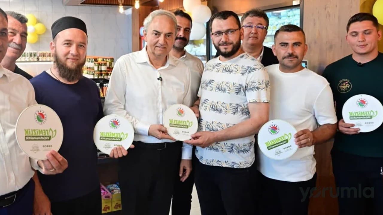 Kepez Belediyesi “Temizlik Kirletmemektir” kampanyasını Şehit Üsteğmen Gökhan Korkut Caddesi’nde başlattı