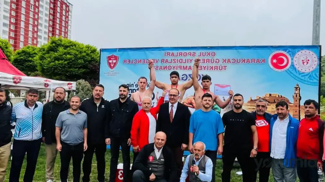 Elazığlı Pehlivan Bedirhan Çiçek Türkiye ikincisi oldu