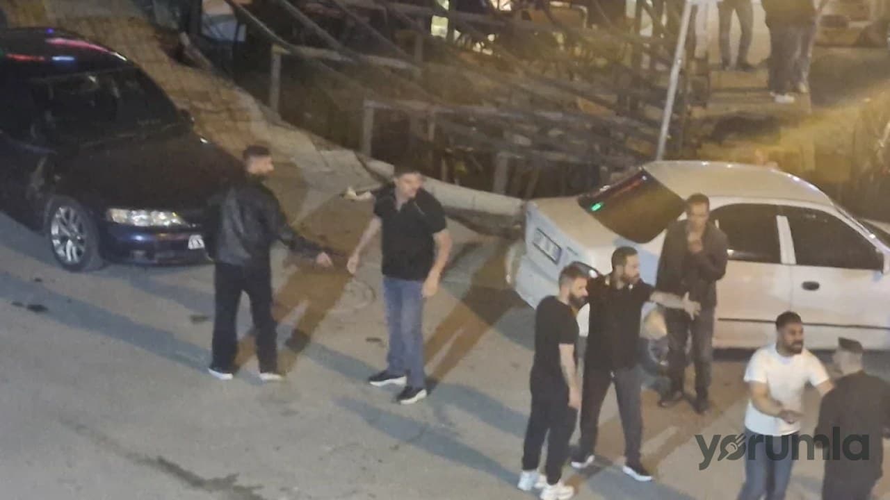 Erzurum Atatürk Evi önünde saat 21.19'da iki grup arasında kavga çıktı, polis müdahale etti