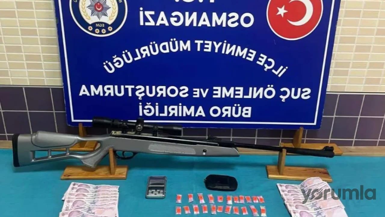 Bursa'da uyuşturucu operasyonunda 40,8 gram metamfetamin ve 9 bin 700 TL ele geçirildi