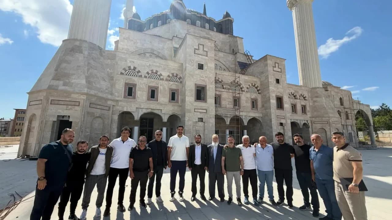 Türkiye Güreş Federasyonu, camide güreş minderi ve antrenman salonu projesini duyurdu