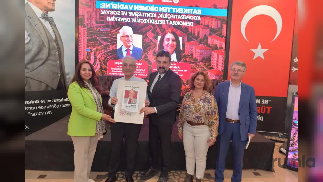 Ankara Kent Konseyi sözcüsü Ayfer Ulusoy moderatörlüğünde Murat Karayalçın’la sosyal demokrat belediyecilik konuşuldu