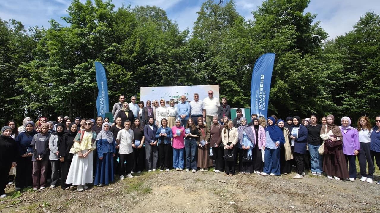 Kocaeli’de lise öğrencileri Kuzuyayla’da doğa ve kitapla buluştu