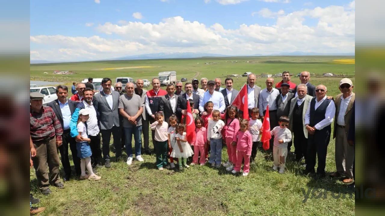 Kars’ta 1.200 dekarlık merada 12 ton gübre ve 6 bin 150 kg korunga tohumu desteği sağlandı