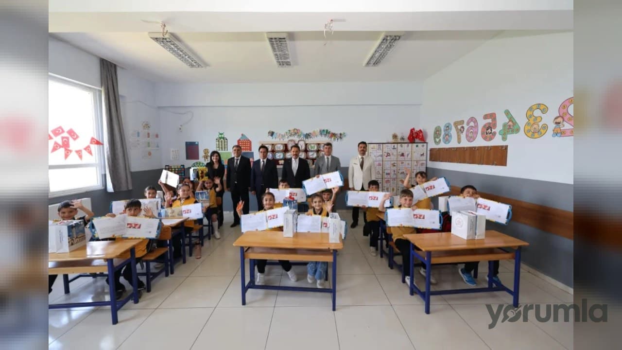 Hatay Samandağ’da 2025-2026 eğitim yılı karne dağıtımı töreni yapıldı