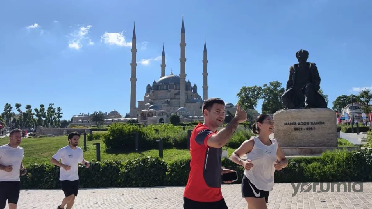 Edirne’de Selimiye Camisi’nin UNESCO yıl dönümünde 50 sporcunun 15 tur koşusu