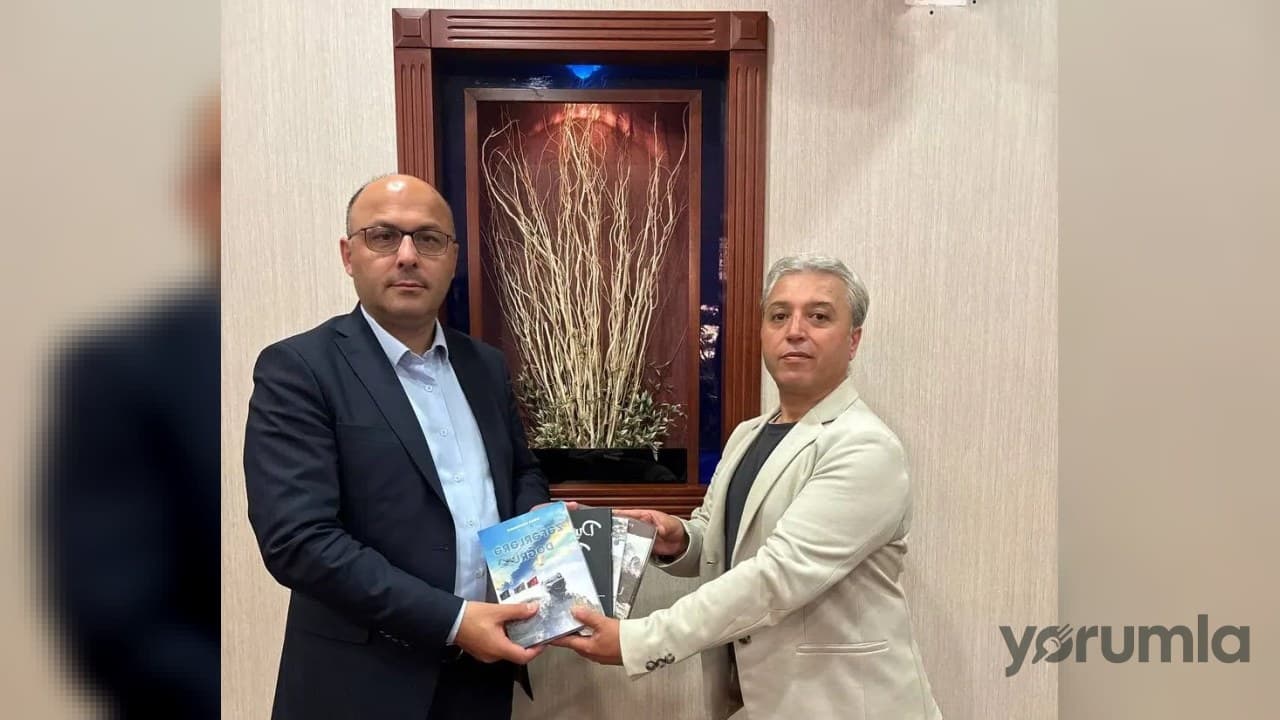Etibar Həsənzadə, Karabağ Zaferi eserlerini BHA Genel Müdürü Muhammet Kaçar’a sundu
