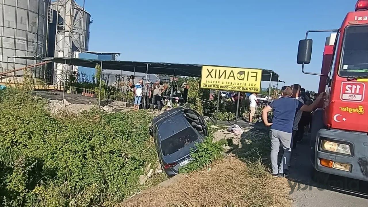 Ferizli Limandere’de 41-BG-448 plakalı araç şarampole devrildi, 3 yaralı hastaneye kaldırıldı