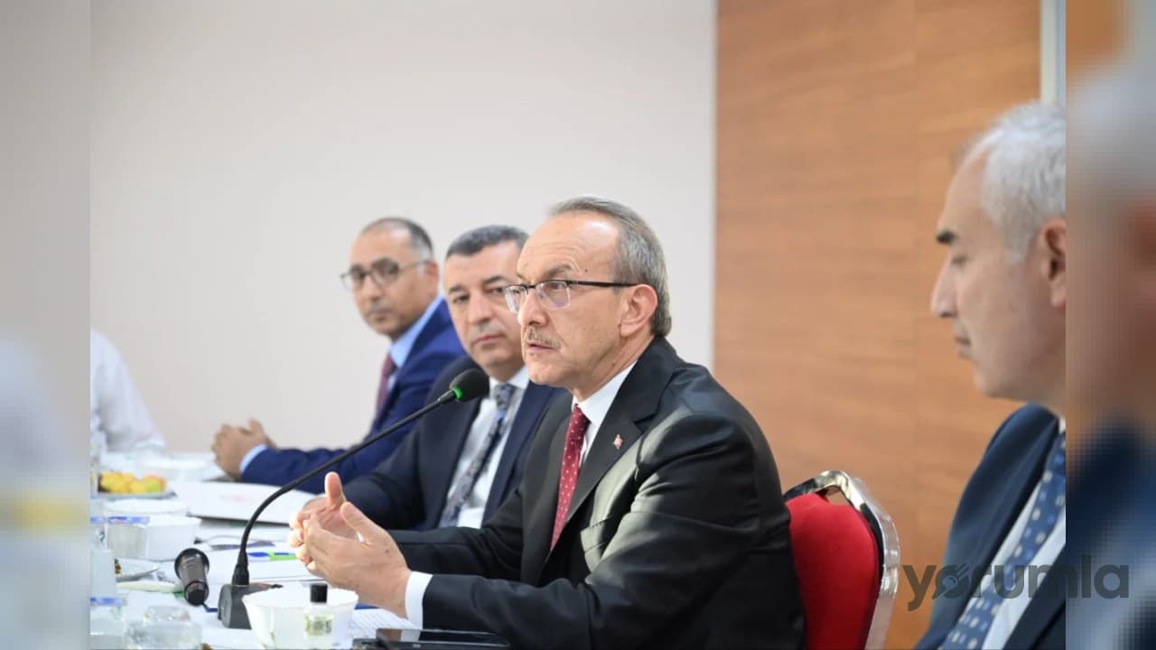 Malatya Valisi Seddar Yavuz ihracatçılarla Ticaret Borsası toplantısında buluştu