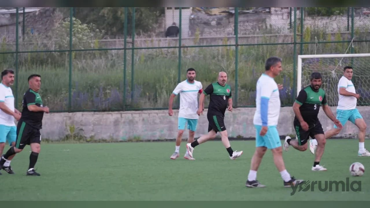 Kars’ta Veteranlar Ligi açıldı: Kars Veteranlar Selim Veteranlar karşılaştı