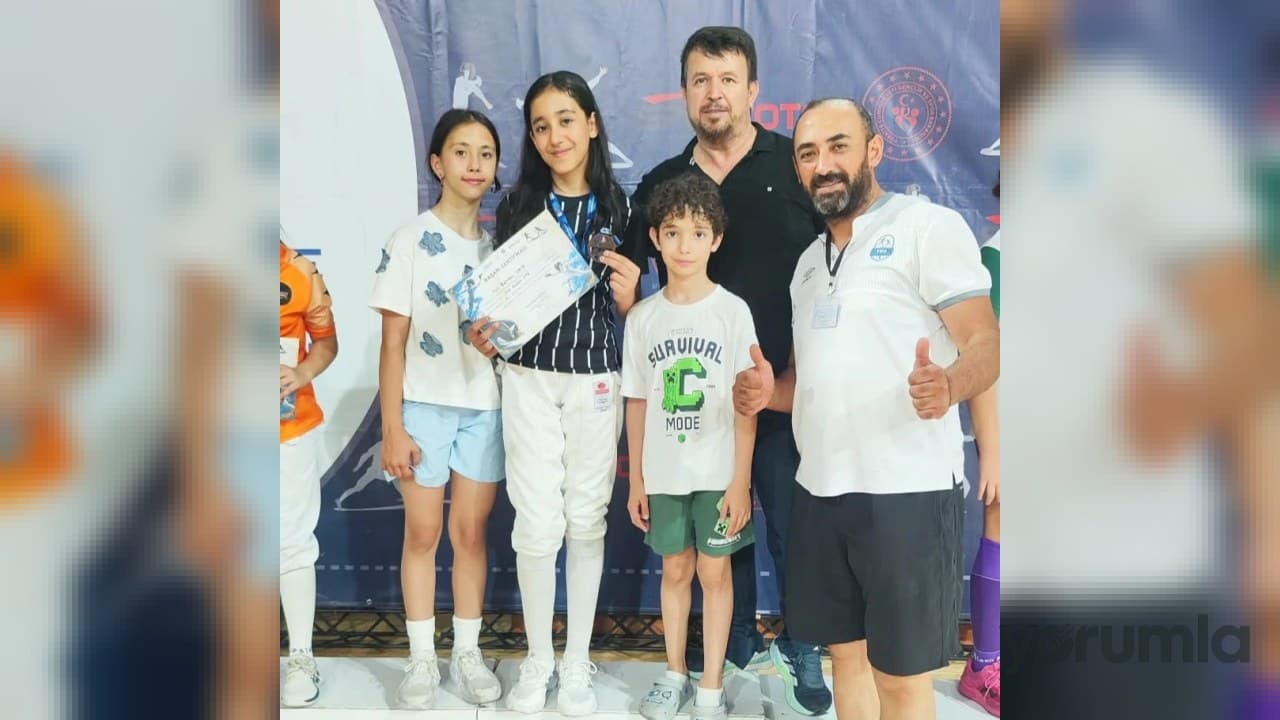 Elif Reyyan Kaya, İzmir’de Eskrim Federasyon Kupası’nda bronz kazandı