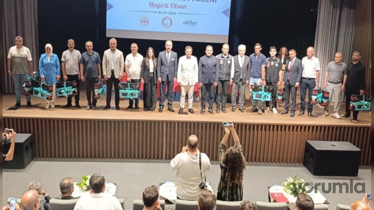 Isparta’da bilgisayar dağıtım töreni: Muhtarlara Akfen katkısıyla teslim
