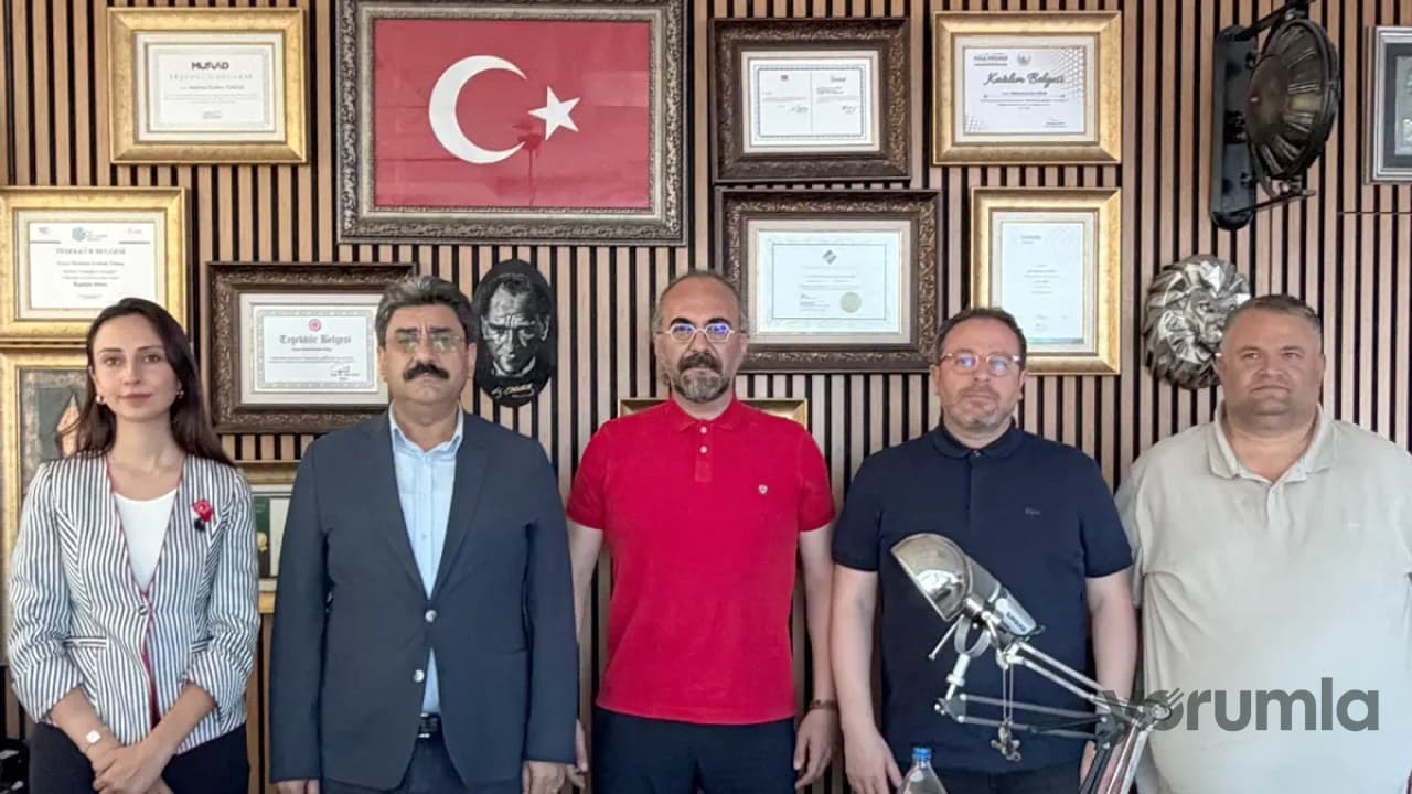 AK Parti Sivas heyeti TİMBİR Disiplin Kurulu Başkanı M. Erdem Tokuş’u ziyaret etti
