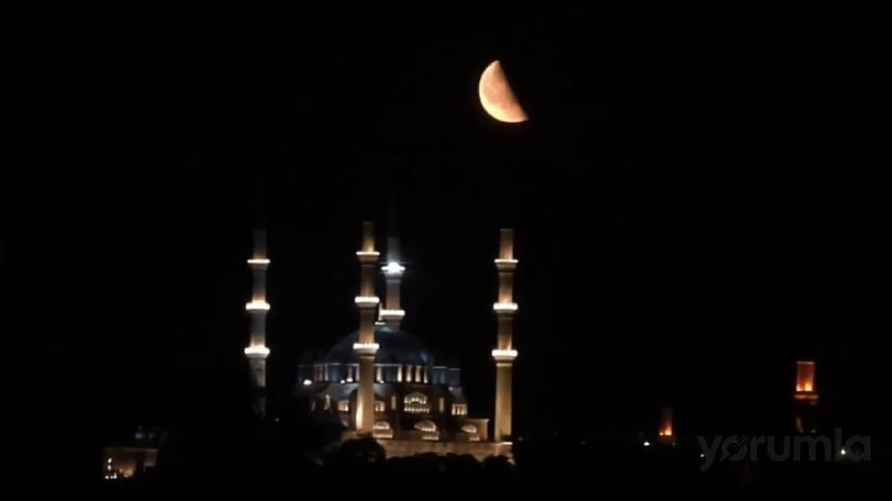 Selimiye Camii’nin gece Ay görüntüsü Edirne semalarında kızıl tonlar oluşturdu