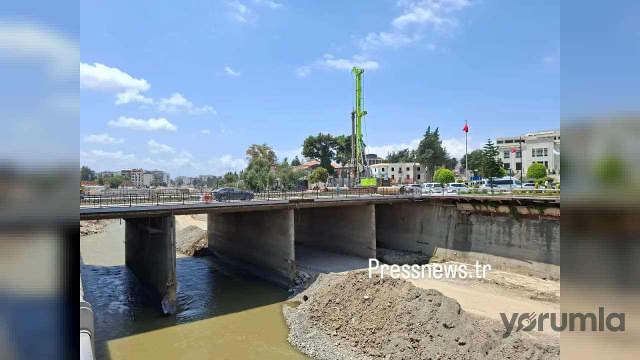 Antakya’da 54 yıllık Ata Köprüsü yıkımı başladı, ulaşım alternatiflere yönlendirildi
