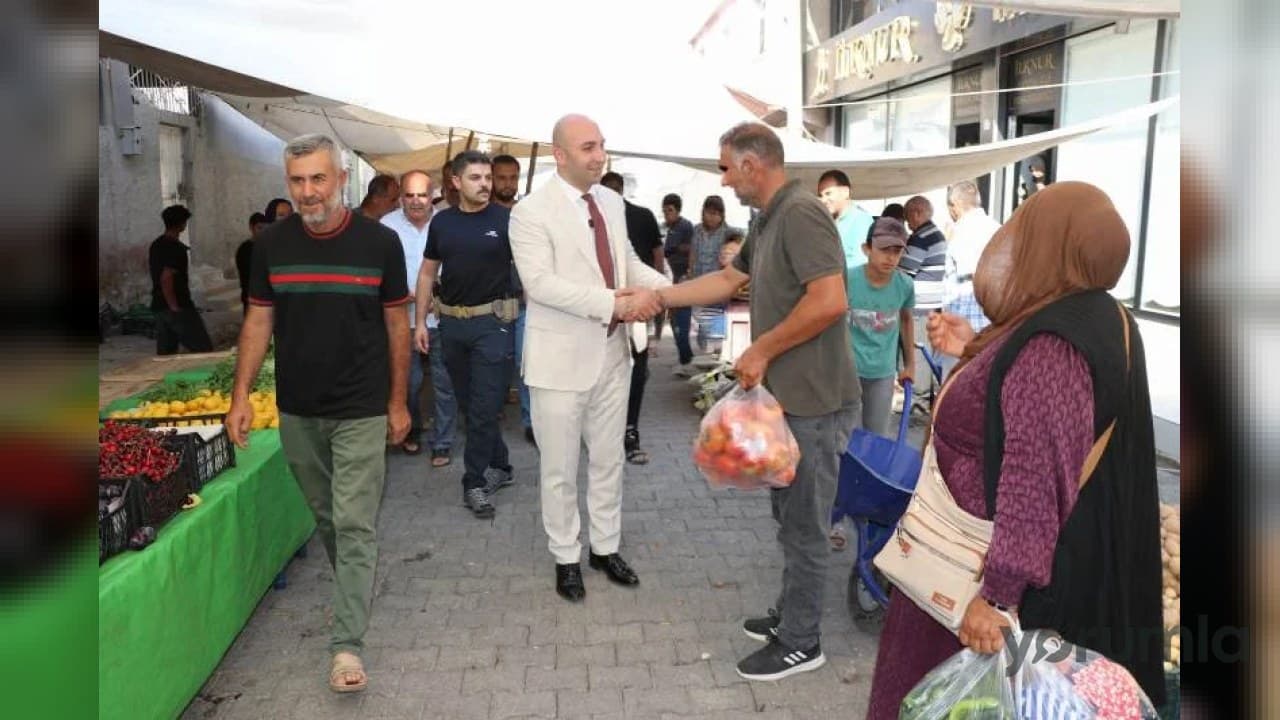 Şanlıurfa’da Kaymakam Çakal semt pazarında esnaf ve vatandaşla buluştu
