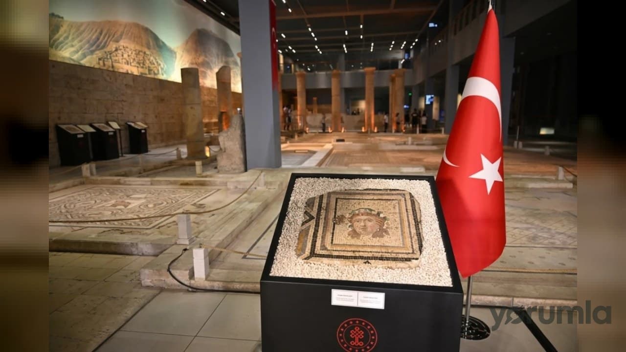 Çingene Kızı Mozaiği’nin 13. paneli ABD’den iade edildi