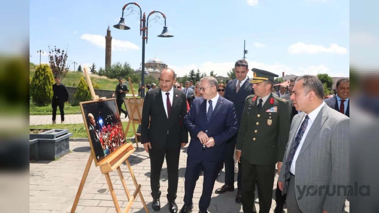 Kars’ta “İrade Bizim, Zafer Bizim” temalı sergi ziyaret edildi