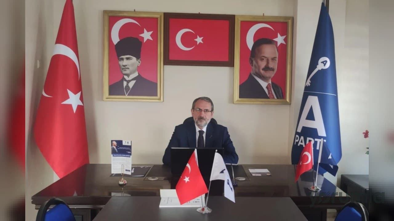 Binali Yıldırım, Kars’taki türbelerin inanç ve kültür mirası olduğunu anlattı