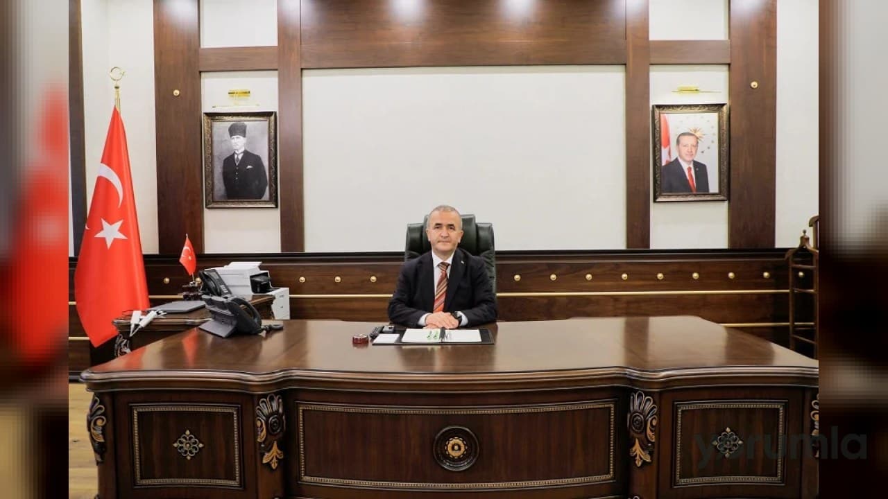 Elazığ’da Vali Hatipoğlu: Deprem sonrası konut teslimleri kararlılıkla sürüyor