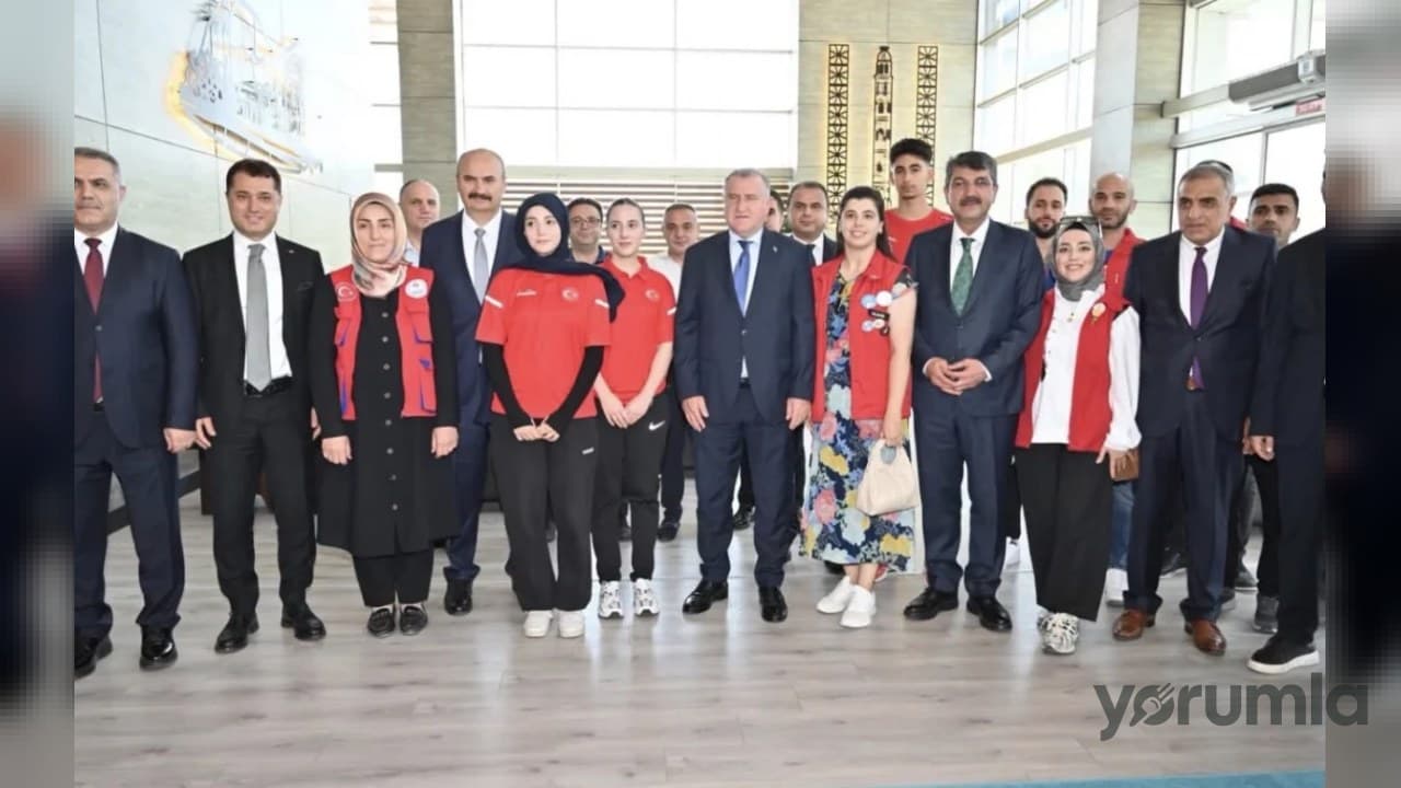 Nasıroğlu, Bak ve Yazgı ile havalimanı yanındaki Petrolspor altyapısını inceledi