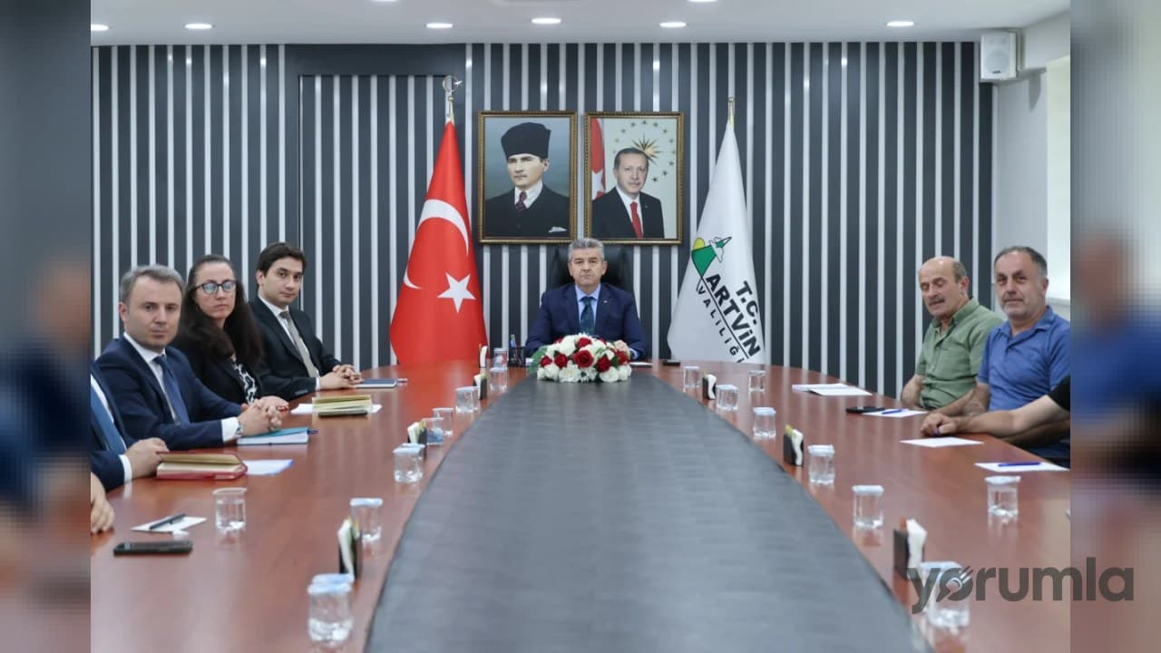 Artvin’de muhtarlarla buluşan Vali Ergün altyapı hizmetlerini değerlendirdi