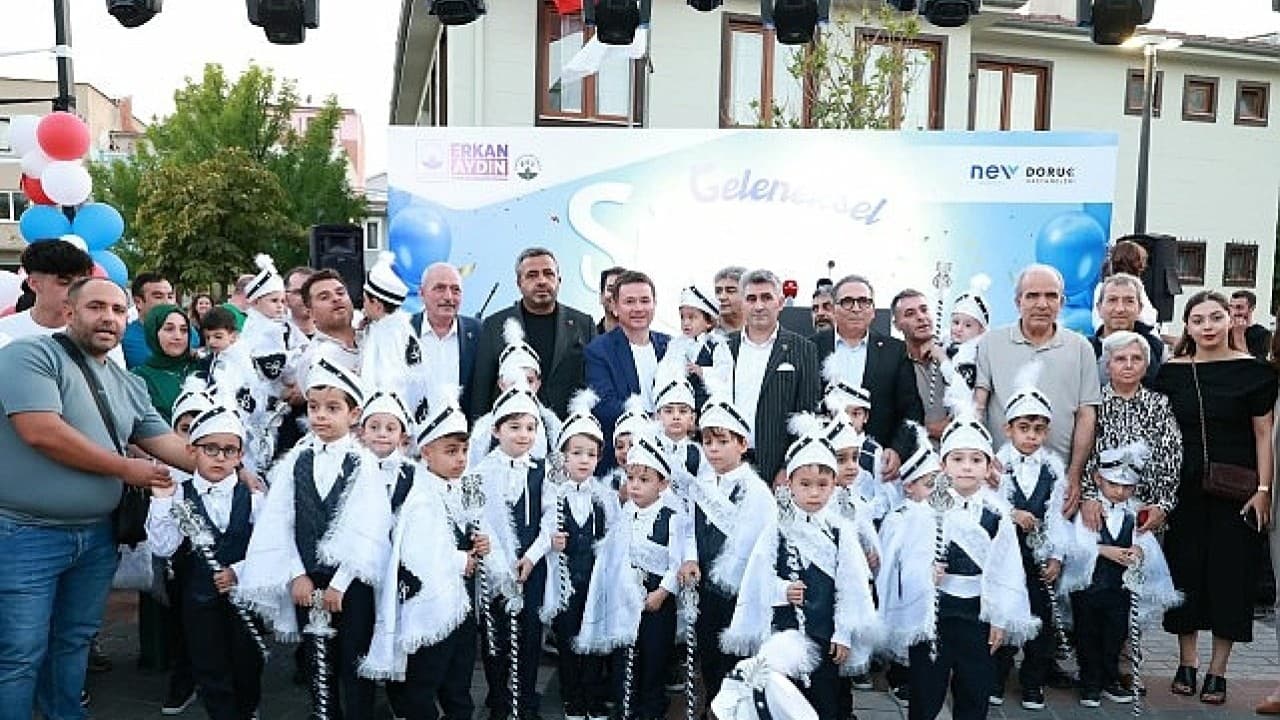 Osmangazi'de 200 çocuk erkekliğe ilk adımını attı: Bağlarbaşı Meydanı'nda dev sünnet şöleni!