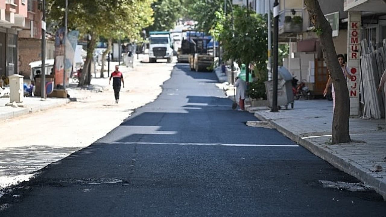 Soma Turgutalp’te tarihi an: Mahalle tarihinde ilk kez sıcak asfaltla buluşuyor!