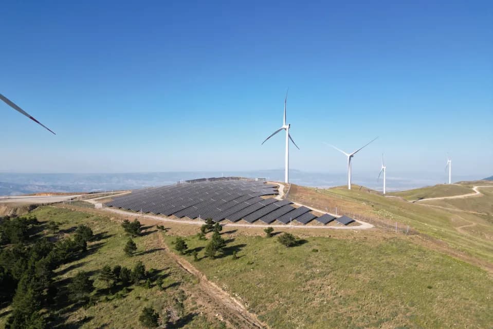 Akfen Yenilenebilir’den 2025 TSRS raporu: 1.645,9 GWh üretim, 887 MW