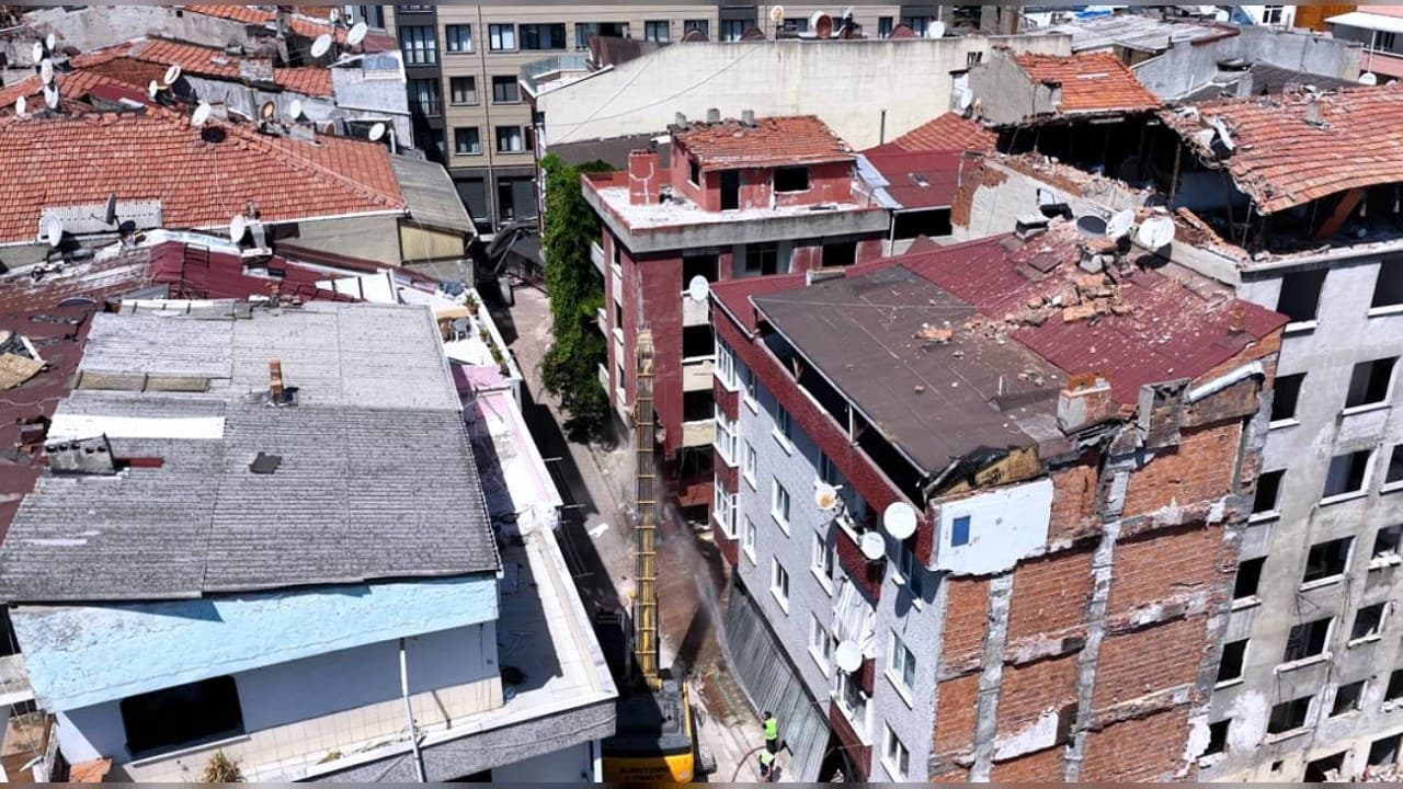 Yarısı Bizden’de 67 bina: Bakan Kurum Zeytinburnu Seyitnizam’ı paylaştı