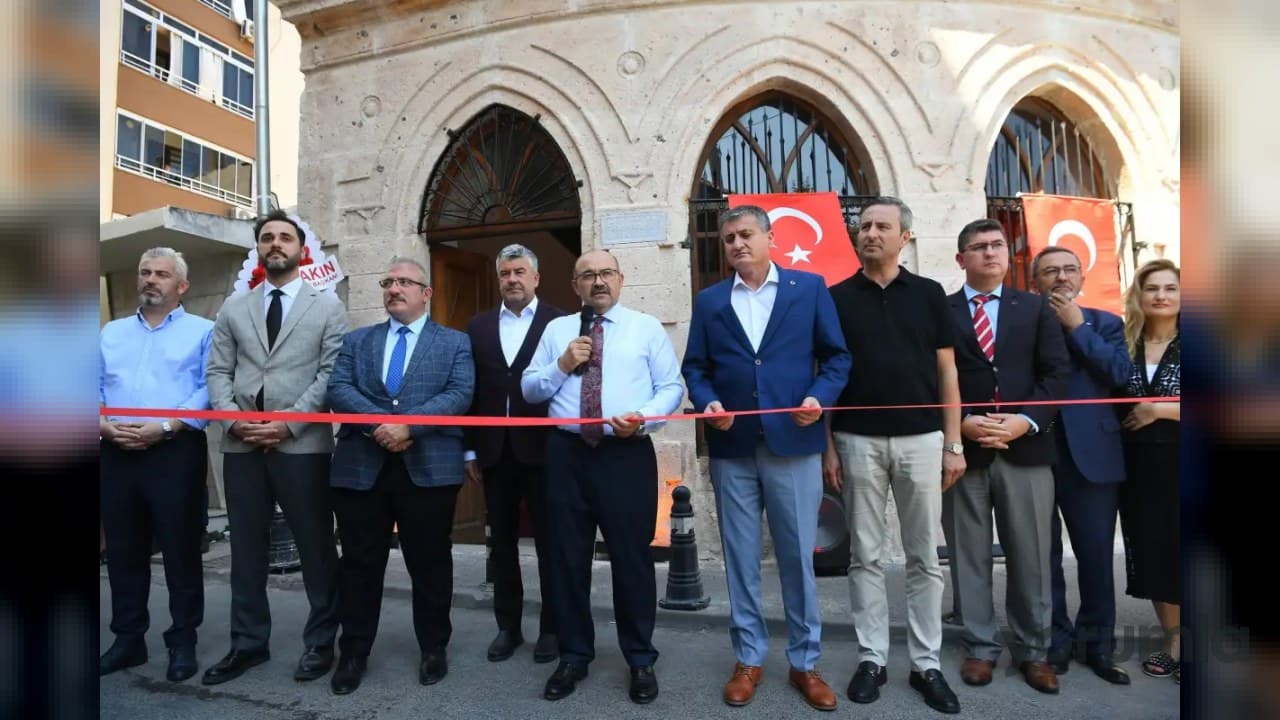 Balıkesir’de Karesi Bey Türbesi restorasyon sonrası yeniden ziyarete açıldı