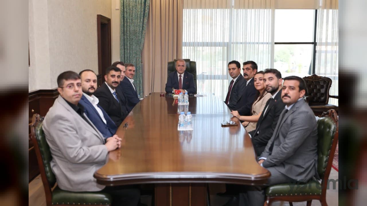 Vali Hatipoğlu TÜRKAV Elazığ şubesiyle görüşmede şehir gündemini değerlendirdi