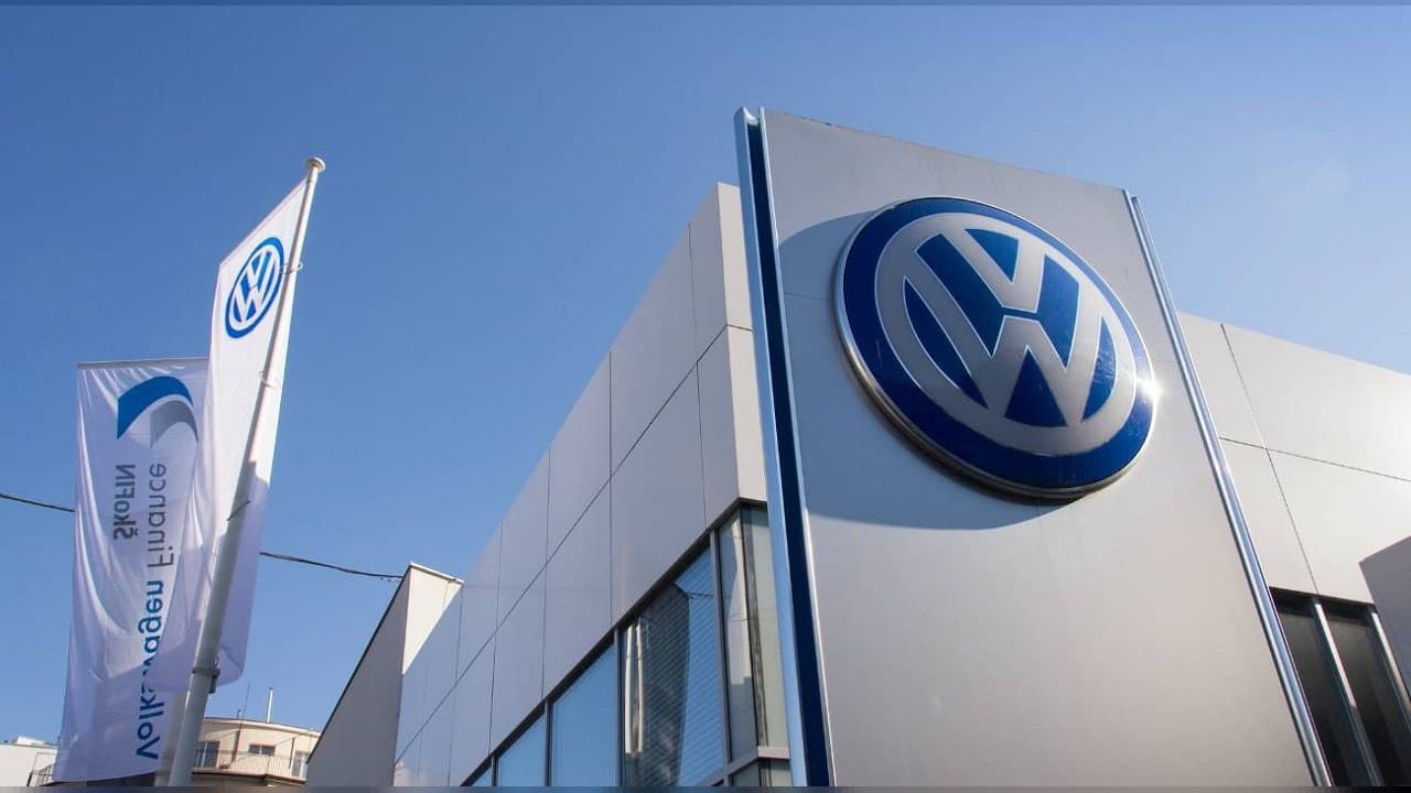 Volkswagen protestosunda 10 bini aşkın işçi Wolfsburg’da yeniden yapılanmayı öne sürdü
