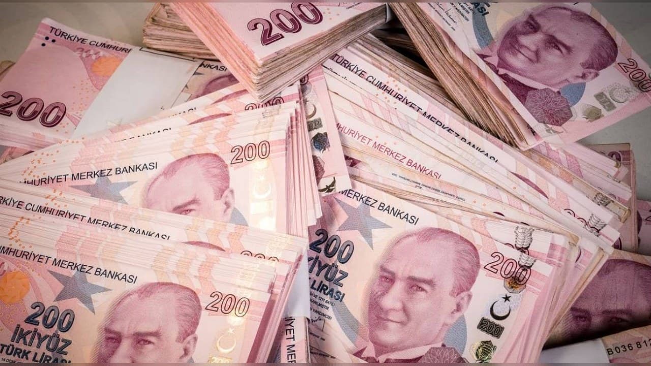 Dolar 48,24’te euro 56,22’de: gram altın 6985,76 gerilerken BIST 100 yükseldi