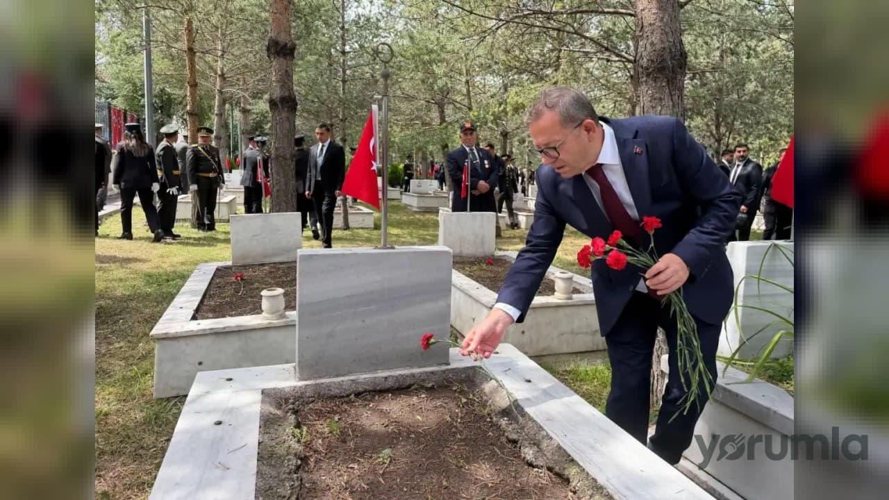Karş’ta 30 Ağustos Zafer Bayramı şehitlik töreniyle sürdürüldü