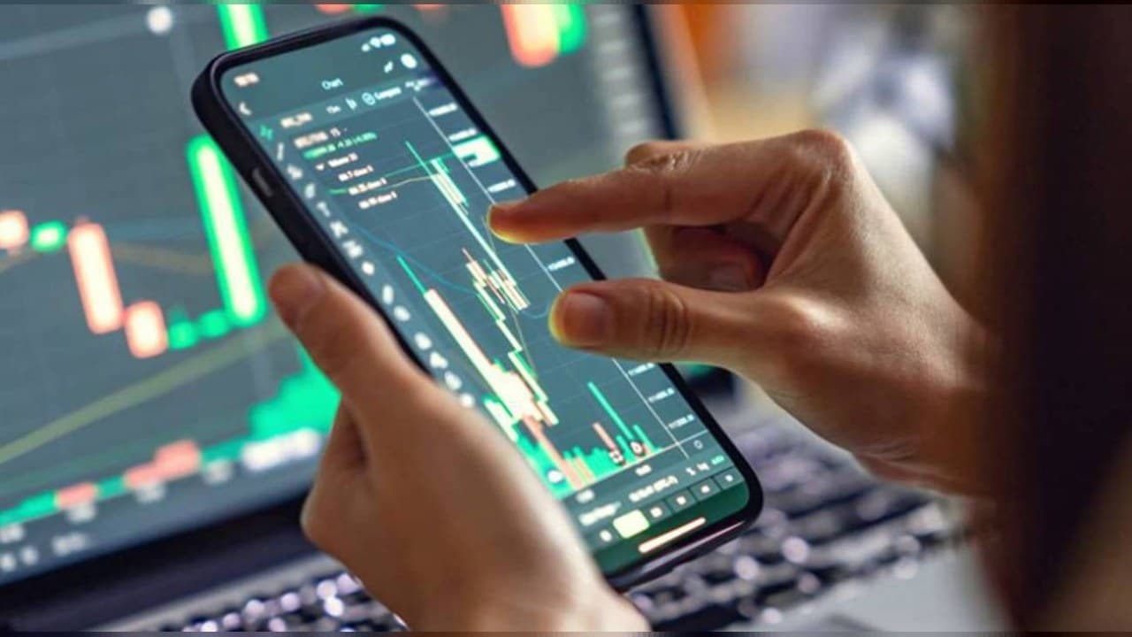 Dolar 48,26, euro 56,01; gram altın 6755,67 ve BIST 100 13821,97