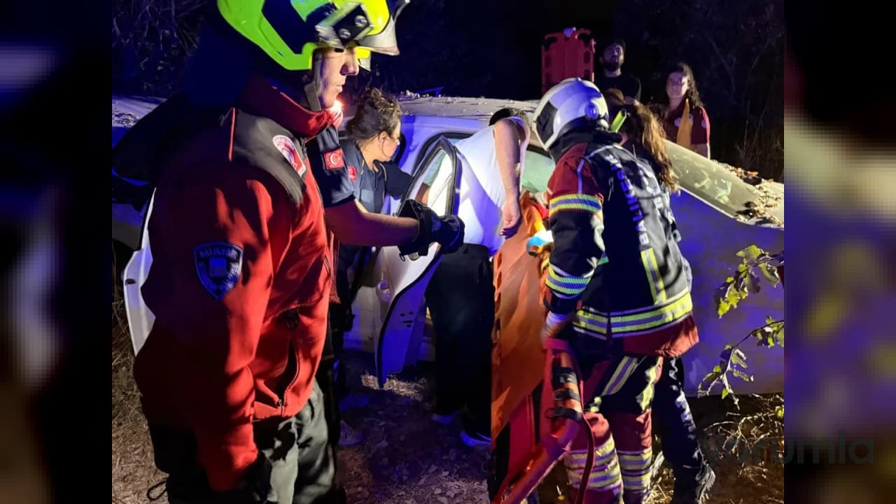 İzmir-Çanakkale yolunda 00.42 kazası: Ayvalık’ta araç 3 kişiyi yaraladı