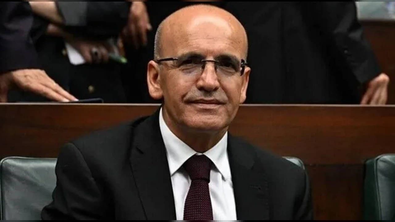 Mehmet Şimşek ikinci çeyrek GSYH değerlendirmesiyle büyümenin dengeli seyrettiğini belirtti