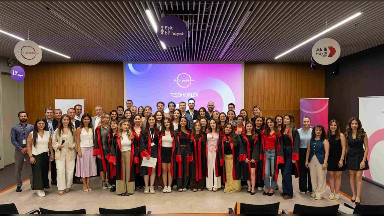 Zorlu Enerji FutureFem üçüncü dönemini bitirdi: 25 mezun sertifika aldı