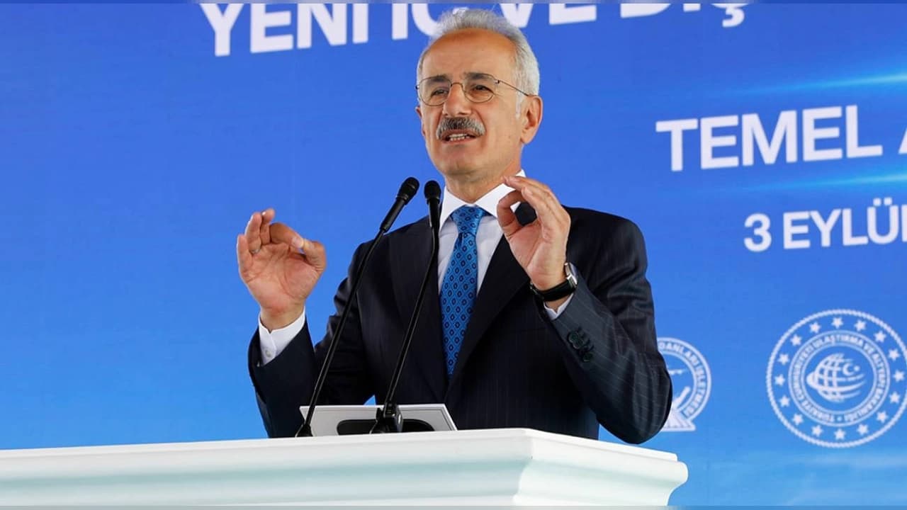 Abdulkadir Uraloğlu Çarşamba Havalimanı’nda yeni terminalin temelini attı